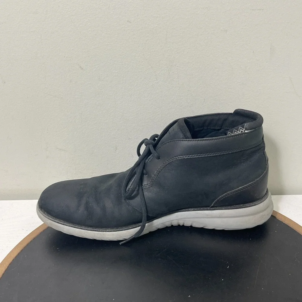 UGG Pismo Chukka Boots Men‎ Size 9.5 Leather Lace Up Black Minimalist Casual